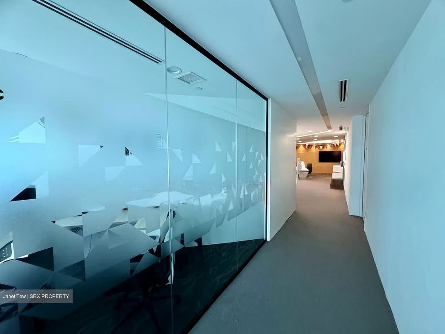 Gateway West (D7), Office #587569411